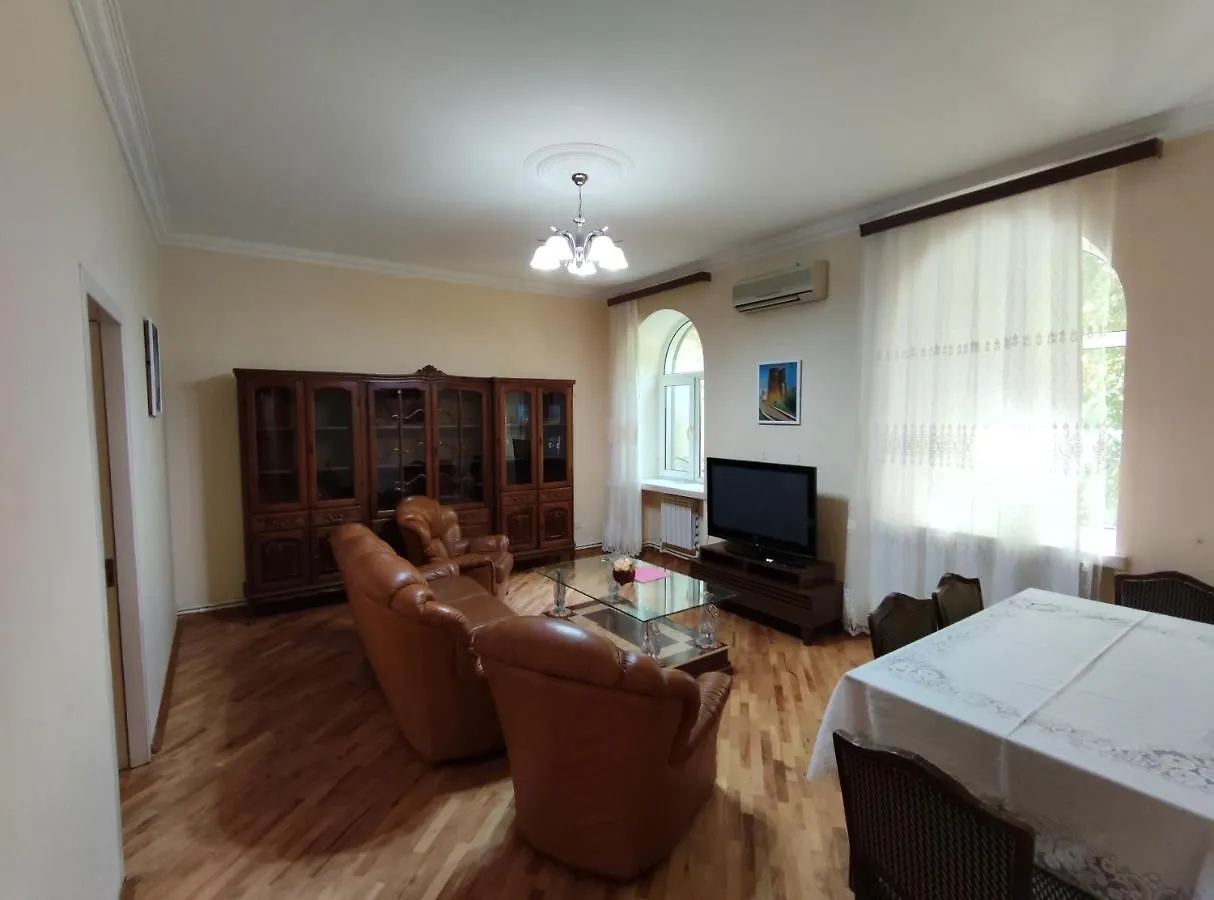 4 Rooms Cosy Apartment In Architectural Monument Of History And Culture Building Of Local Significance Of Azerbaijan. Μπακού Αζερμπαϊτζάν