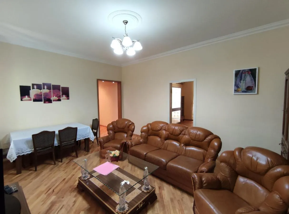 4 Rooms Cosy Apartment In Architectural Monument Of History And Culture Building Of Local Significance Of Azerbaijan. Μπακού