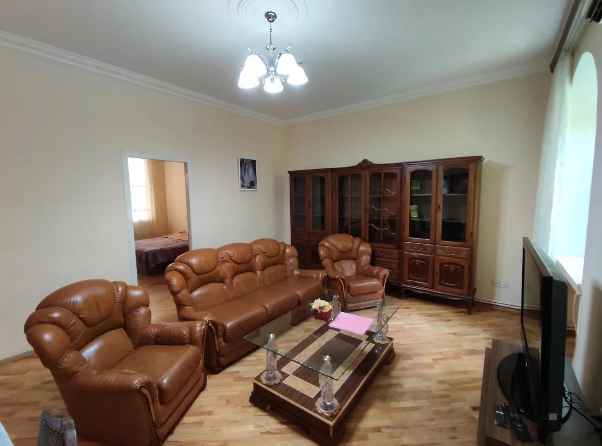4 Rooms Cosy Apartment In Architectural Monument Of History And Culture Building Of Local Significance Of Azerbaijan. Μπακού