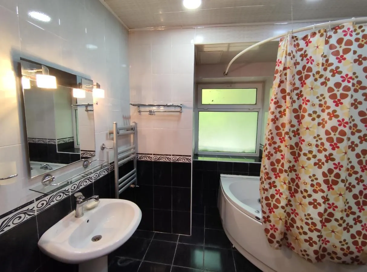4 Rooms Cosy Apartment In Architectural Monument Of History And Culture Building Of Local Significance Of Azerbaijan. Μπακού